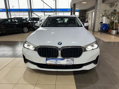 BMW 530 e*Navi*Leder*AHK*LED*PDC*SHZ*DAB*Luftfedern 