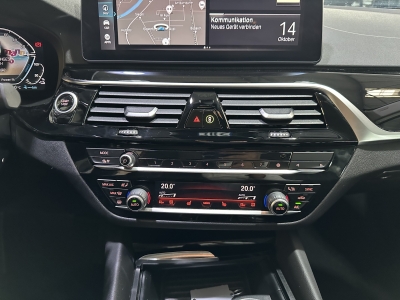 BMW 530 e*Navi*Leder*AHK*LED*PDC*SHZ*DAB*Luftfedern 