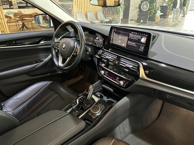 BMW 530 e*Navi*Leder*AHK*LED*PDC*SHZ*DAB*Luftfedern 