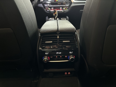 BMW 530 e*Navi*Leder*AHK*LED*PDC*SHZ*DAB*Luftfedern 