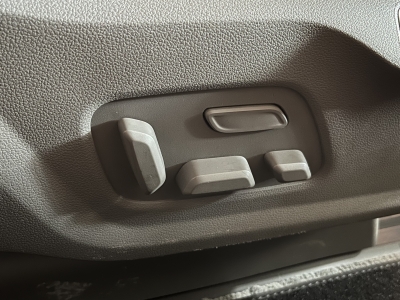 Hyundai STARIA Signature 4WD BOSE 7-Sitze Leder LED NSCC