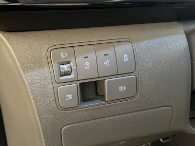 Hyundai STARIA Signature 4WD BOSE 7-Sitze Leder LED NSCC