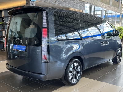 Hyundai STARIA Signature 4WD BOSE 7-Sitze Leder LED NSCC