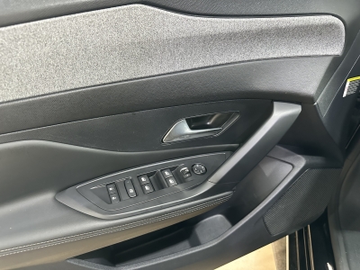 Peugeot 308 Allure Pack AHK LED 360°Cam Navi PDC DAB+