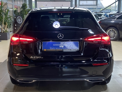 Mercedes-Benz A 250 e Progressive LED Navi PDC SHZ Klimaauto. 