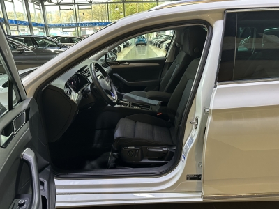 VW Passat GTE AHK Navi LED PDC DAB+ SHZ ACC 