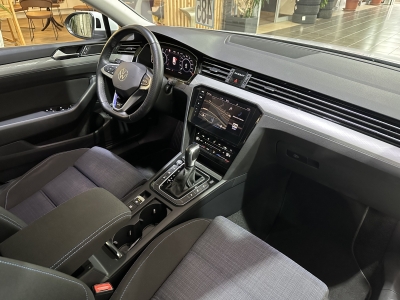 VW Passat GTE AHK Navi LED PDC DAB+ SHZ ACC 