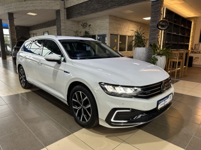 VW Passat GTE AHK Navi LED PDC DAB+ SHZ ACC 