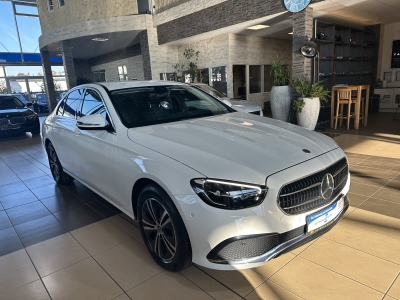 Mercedes-Benz E 220 d*Avantgarde*LED*Navi*dig.Cockpit*SHZ*PDC 
