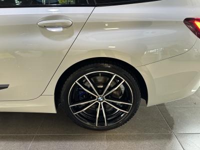 BMW 330 e M Sport Performance LED Ambiente-Licht PDC