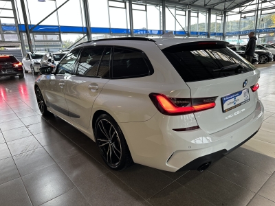 BMW 330 e M Sport Performance LED Ambiente-Licht PDC