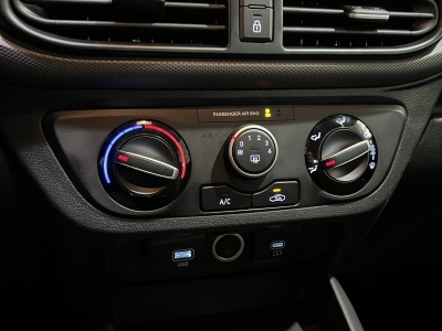 Hyundai i10 Pure dig.Cockpit Navi R.Cam PDC Klima DAB