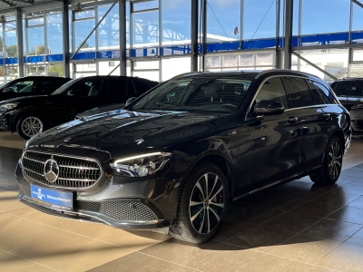 Mercedes-Benz E 300 de 4Matic Avantgarde Pano. Burmester AHK 