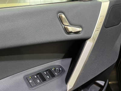 BMW iX 40 xDrive*360Cam*SHZ*LED*Navi*CarPlay*ACC*