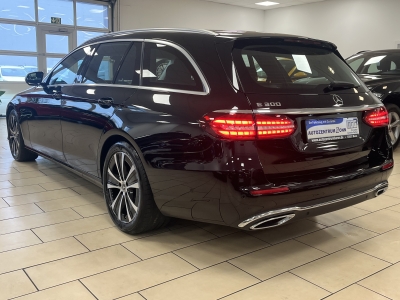 Mercedes-Benz E 300 Mild-Hybrid*ACC*LED*Navi*R.Cam*SHZ*CarPlay
