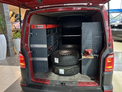 VW T6 Transporter lang Würth-Regale Klima 3-Sitzer