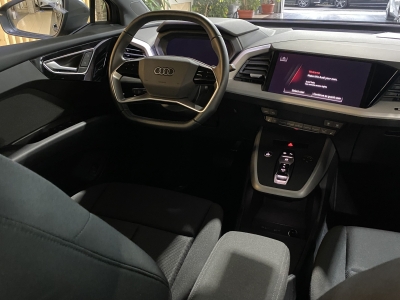 Audi Q4 40 e-tron 82 kWh LED MMI-Navi Plus SHZ PDC  
