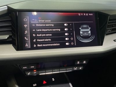 Audi Q4 40 e-tron 82 kWh LED MMI-Navi Plus SHZ PDC  