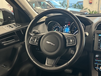 Jaguar F-PACE AWD*Black Pack*ACC*Navi*AHK*R.Cam*LED*