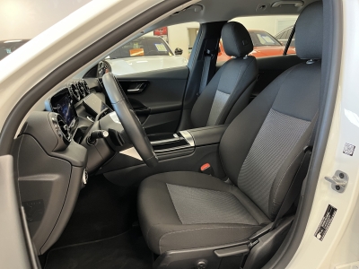 Mercedes-Benz C 300 e Avantgarde*Distronic+*LED*Navi*R.Cam*MBUX