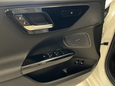 Mercedes-Benz C 300 e Avantgarde*Distronic+*LED*Navi*R.Cam*MBUX