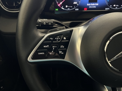 Mercedes-Benz C 300 e Avantgarde*Distronic+*LED*Navi*R.Cam*MBUX