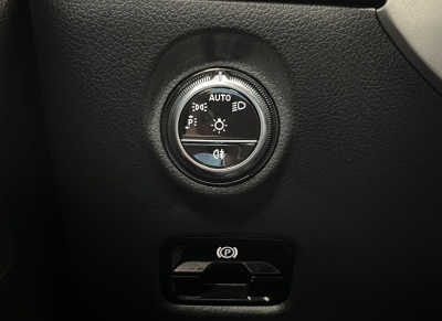 Mercedes-Benz C 300 e Avantgarde*Distronic+*LED*Navi*R.Cam*MBUX