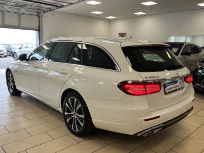 Mercedes-Benz E 300 de*Avangarde*AHK*Navi*LED*R.Cam*CarPlay
