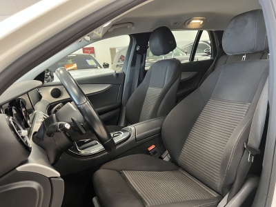 Mercedes-Benz E 300 de*Avangarde*AHK*Navi*LED*R.Cam*CarPlay