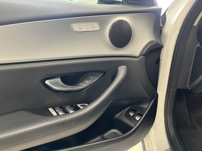 Mercedes-Benz E 300 de*Avangarde*AHK*Navi*LED*R.Cam*CarPlay