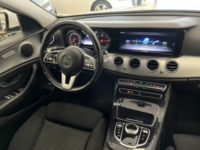 Mercedes-Benz E 300 de*Avangarde*AHK*Navi*LED*R.Cam*CarPlay