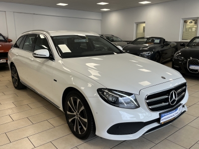 Mercedes-Benz E 300 de*Avangarde*AHK*Navi*LED*R.Cam*CarPlay
