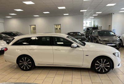 Mercedes-Benz E 300 de*Avangarde*AHK*Navi*LED*R.Cam*CarPlay