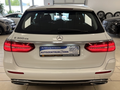 Mercedes-Benz E 300 de*Avangarde*AHK*Navi*LED*R.Cam*CarPlay