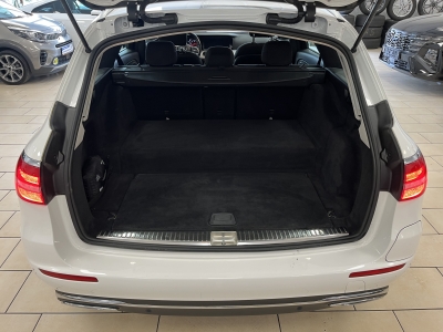 Mercedes-Benz E 300 de*Avangarde*AHK*Navi*LED*R.Cam*CarPlay