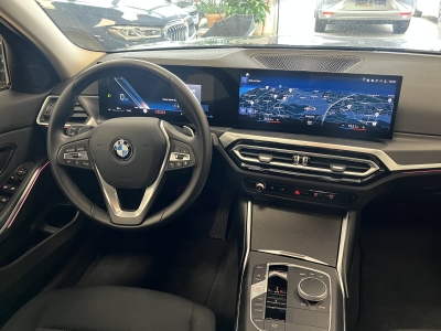 BMW 318 i*LED*Navi*CarPlay*LiveCockpitPlus*PDC*DAB*