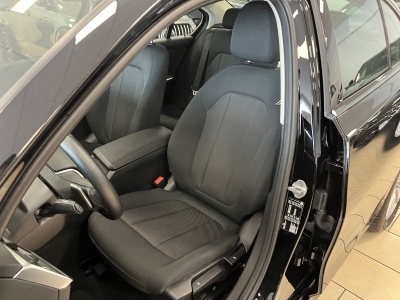 BMW 318 i*LED*Navi*CarPlay*LiveCockpitPlus*PDC*DAB*