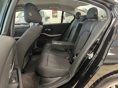 BMW 318 i*LED*Navi*CarPlay*LiveCockpitPlus*PDC*DAB*