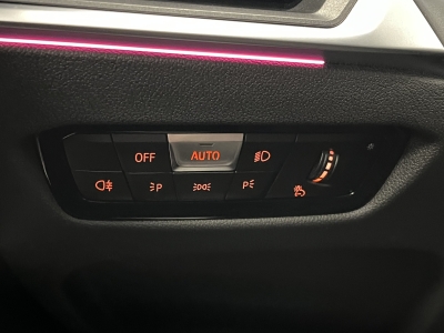 BMW 318 i*LED*Navi*CarPlay*LiveCockpitPlus*PDC*DAB*