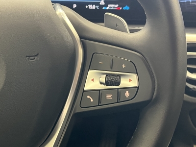 BMW 318 i*LED*Navi*CarPlay*LiveCockpitPlus*PDC*DAB*