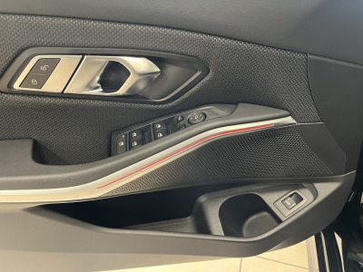 BMW 318 i*LED*Navi*CarPlay*LiveCockpitPlus*PDC*DAB*