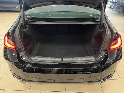 BMW 318 i*LED*Navi*CarPlay*LiveCockpitPlus*PDC*DAB*