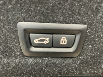 BMW 318 i*LED*Navi*CarPlay*LiveCockpitPlus*PDC*DAB*