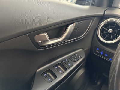 Hyundai KONA Edition 30+*2WD*Navi*CarPlay*Cam*SHZ*PDC*