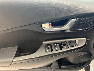 Hyundai KONA Select*2WD*CarPlay*ACC*Cam*SHZ*SOH:100%*