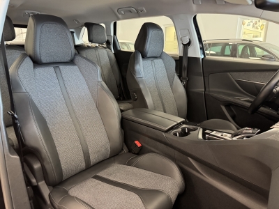 Peugeot 5008 Allure*7-Sitzer*TeiLeder*CarPlay*SHZ*Navi*