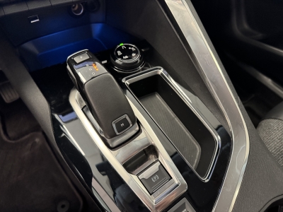 Peugeot 5008 Allure*7-Sitzer*TeiLeder*CarPlay*SHZ*Navi*