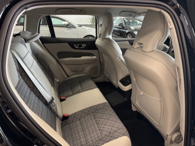 Volvo V60 R Design Plug-In Hybrid AWD*LED*Navi*R-Cam*