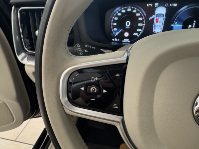 Volvo V60 R Design Plug-In Hybrid AWD*LED*Navi*R-Cam*