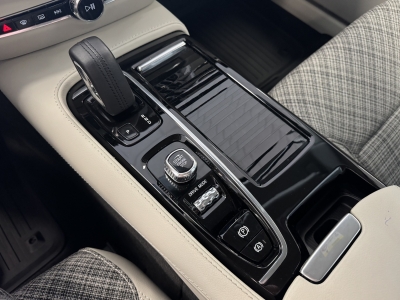 Volvo V60 R Design Plug-In Hybrid AWD*LED*Navi*R-Cam*